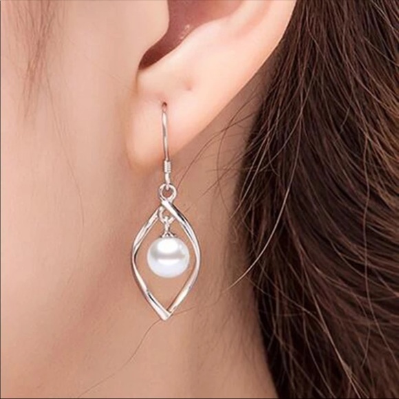 🌟 Sterling Silver Faux Pearl Drop Earrings - Picture 3 of 6